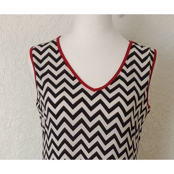 LUX II Hankerchief Style V-Neck Black/White/Red Dress Size 6 - Picture 3 of 9